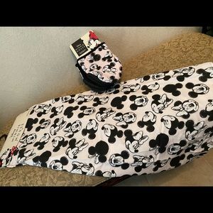 Disney Minnie Mouse a Apron and Oven Mitts New